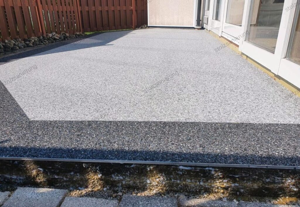 Terrasse mit einem neuem Steinteppich Belag